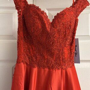 NWT Red Beaded Satin Lace Off Shoulder Ball Gown. White By Soieblu. Formal. Sz L